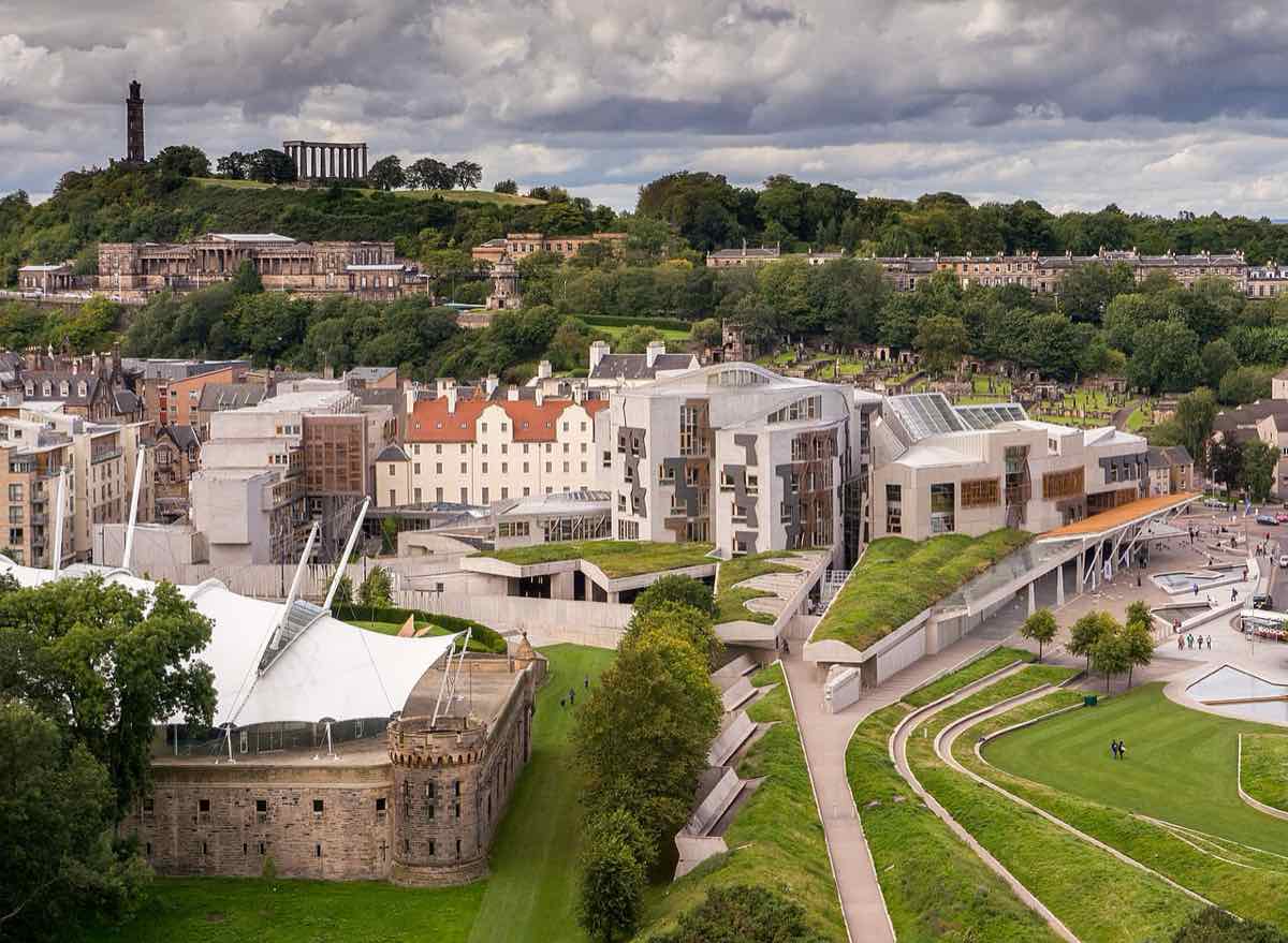 Budynek Parlamentu Szkockiego w Holyrood w Edynburgu, widok z zewnątrz